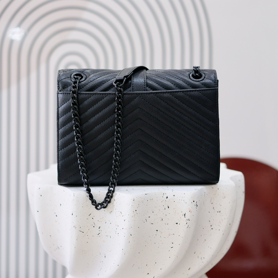 小号款号26599 
装饰互扣式金属Y*L标志 五金完美无暇 进口牛皮 手感超赞 细节精湛手工精致 单肩