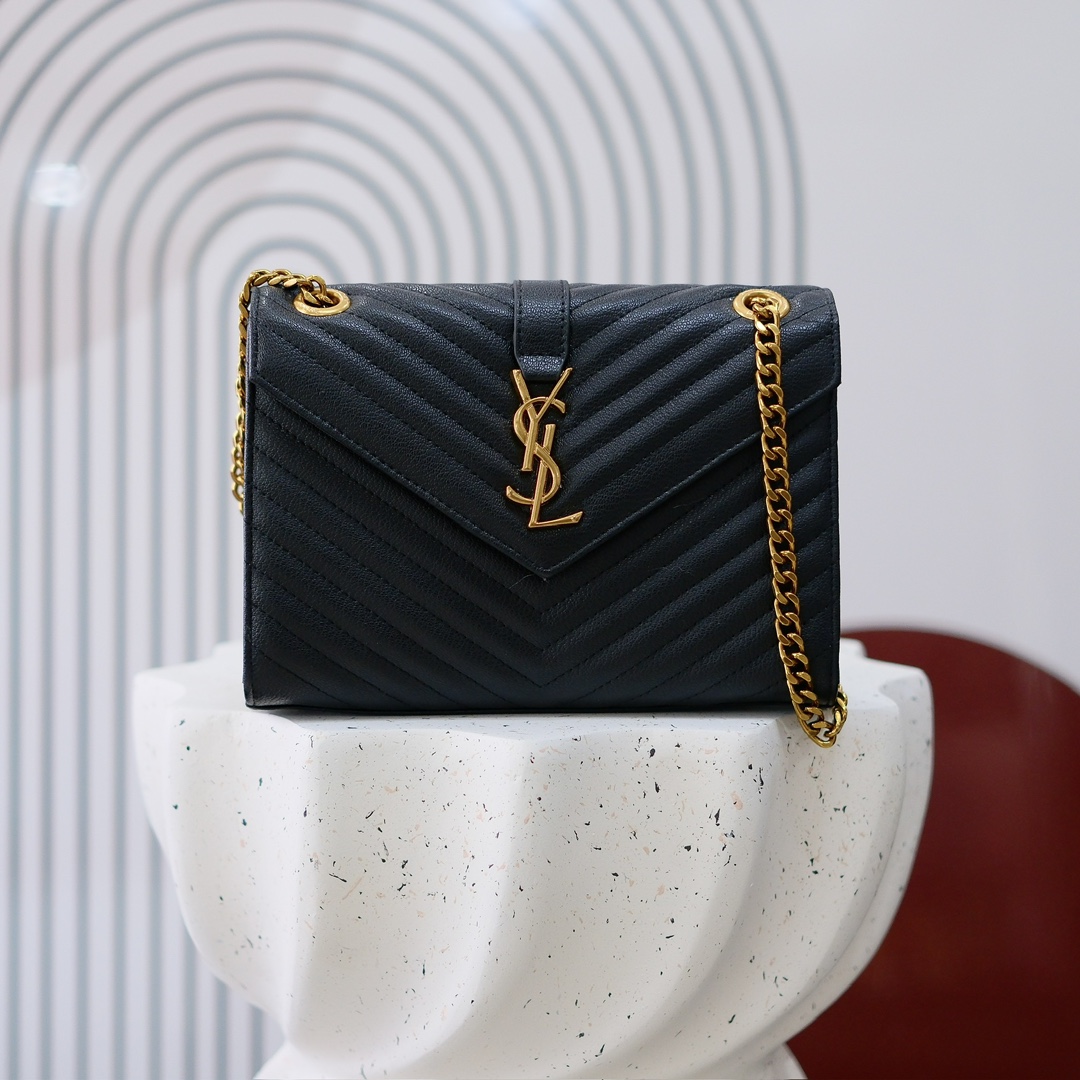 小号款号26599 
装饰互扣式金属Y*L标志 五金完美无暇 进口牛皮 手感超赞 细节精湛手工精致 单肩