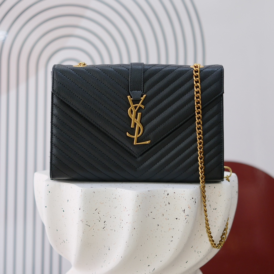 大号款号26588 
装饰互扣式金属Y*L标志 五金完美无暇 进口牛皮 手感超赞 细节精湛手工精致 单肩