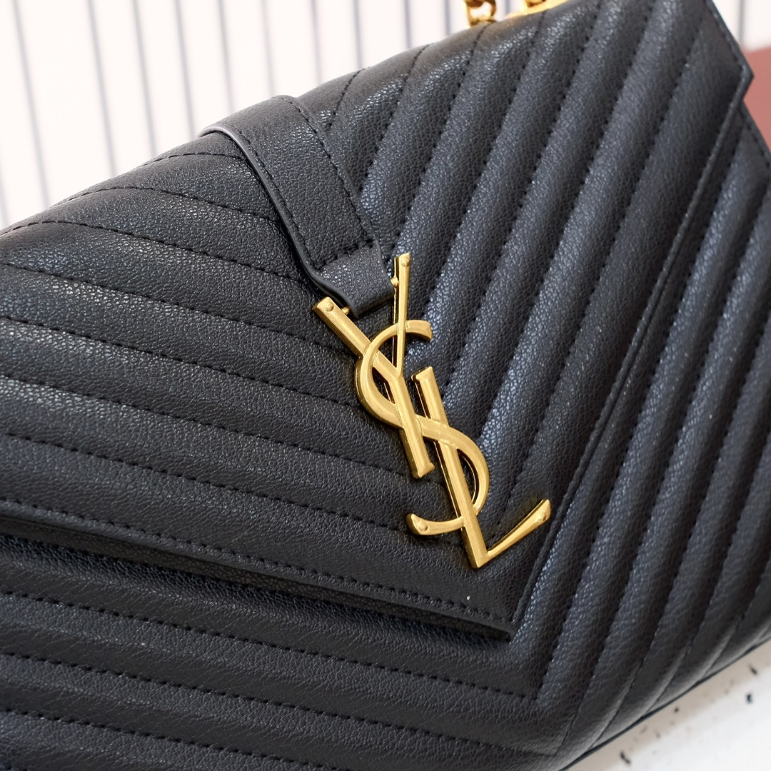 大号款号26588 
装饰互扣式金属Y*L标志 五金完美无暇 进口牛皮 手感超赞 细节精湛手工精致 单肩