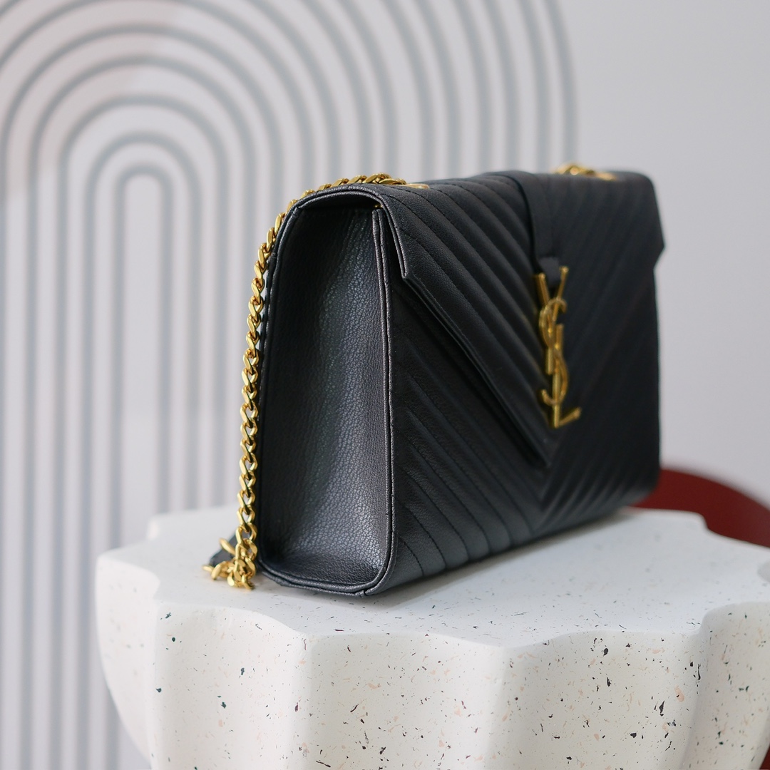 大号款号26588 
装饰互扣式金属Y*L标志 五金完美无暇 进口牛皮 手感超赞 细节精湛手工精致 单肩