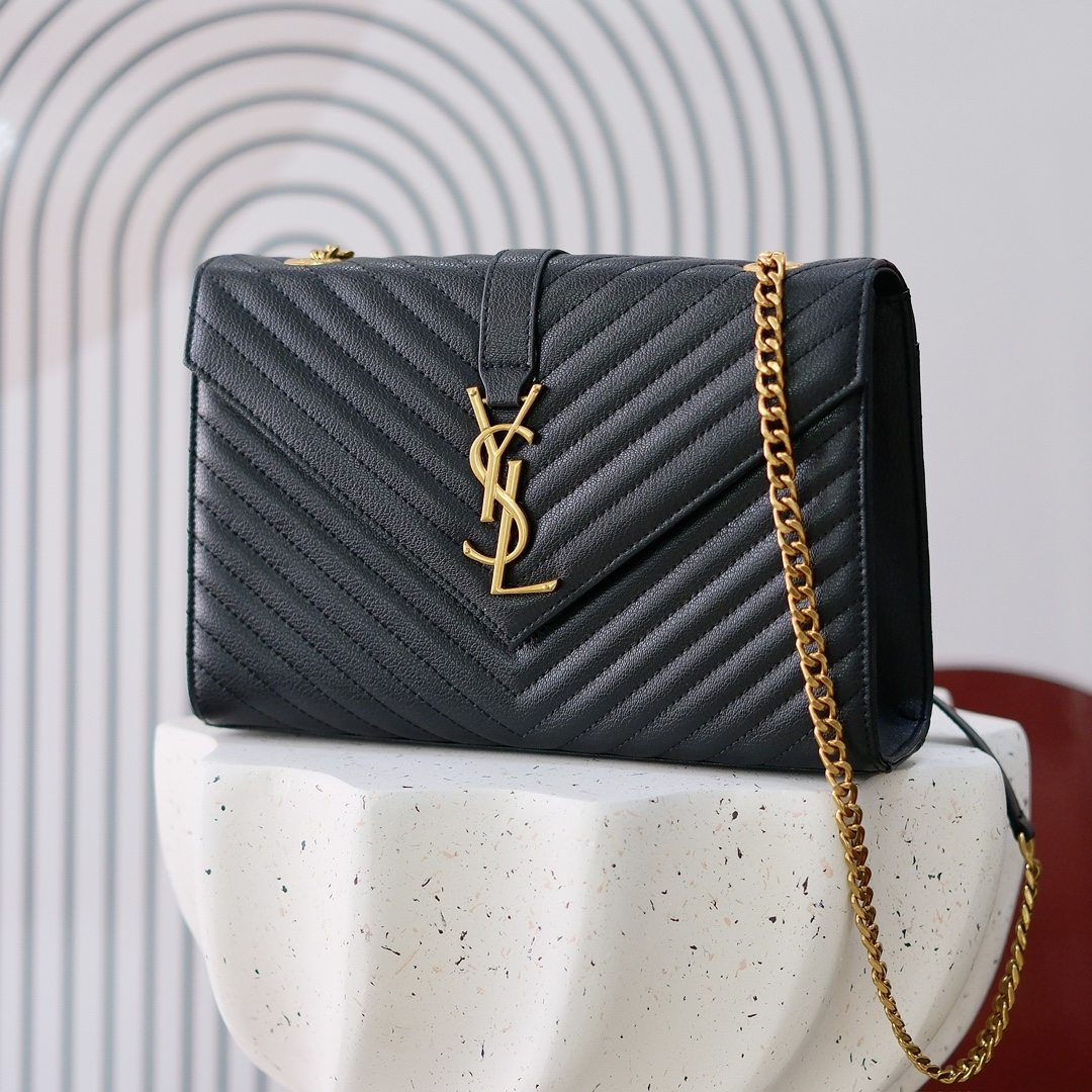 大号款号26588 
装饰互扣式金属Y*L标志 五金完美无暇 进口牛皮 手感超赞 细节精湛手工精致 单肩