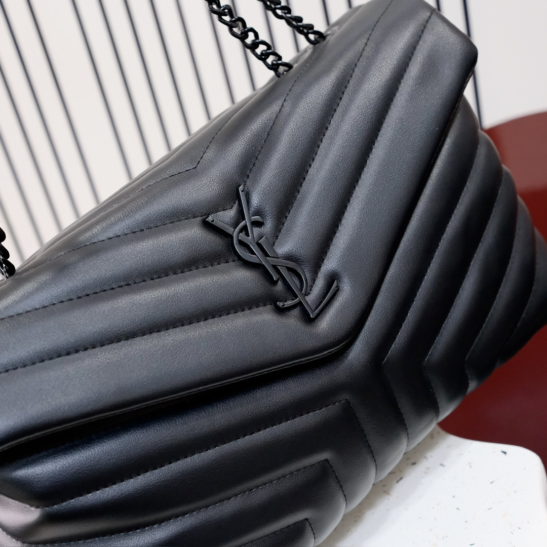 型号5313 银扣 黑扣 金扣
爆款小牛皮Loulou真皮超大号单肩包来自 S*int*re*t.设计细