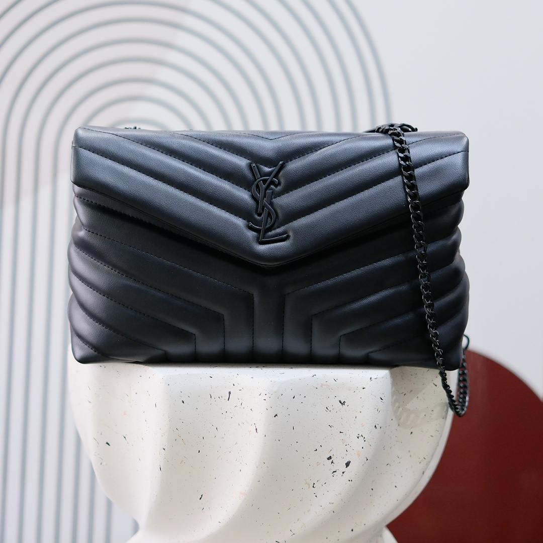 型号5313 银扣 黑扣 金扣
爆款小牛皮Loulou真皮超大号单肩包来自 S*int*re*t.设计细