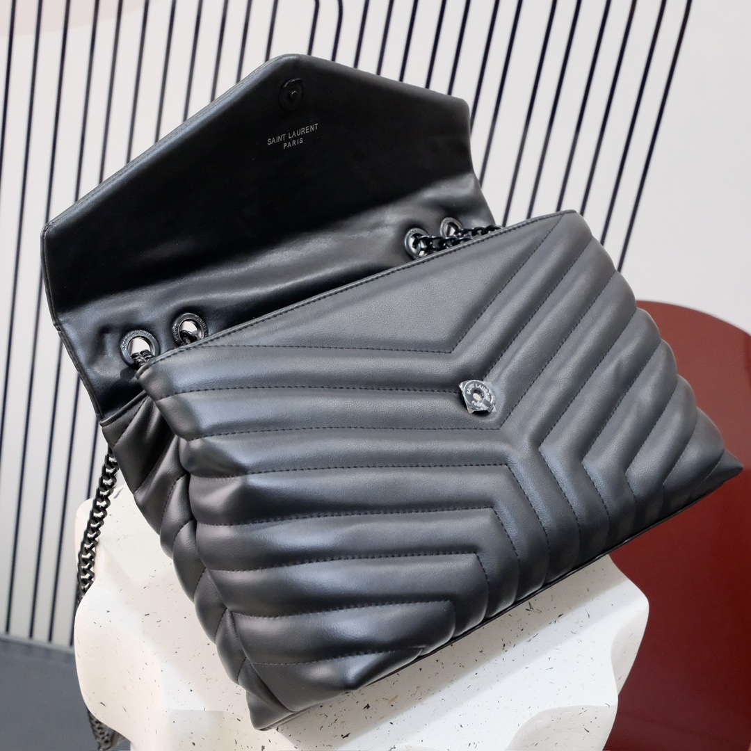 型号5313 银扣 黑扣 金扣
爆款小牛皮Loulou真皮超大号单肩包来自 S*int*re*t.设计细