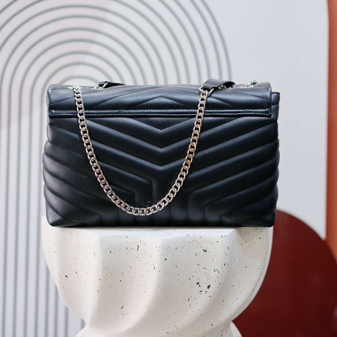 型号5313 银扣 黑扣 金扣
爆款小牛皮Loulou真皮超大号单肩包来自 S*int*re*t.设计细