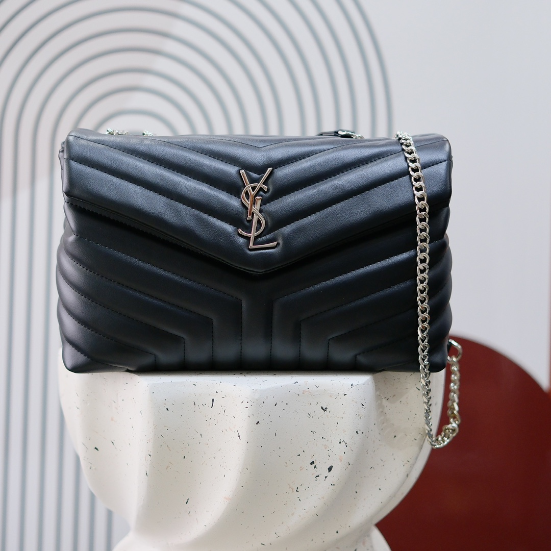 型号5313 银扣 黑扣 金扣
爆款小牛皮Loulou真皮超大号单肩包来自 S*int*re*t.设计细