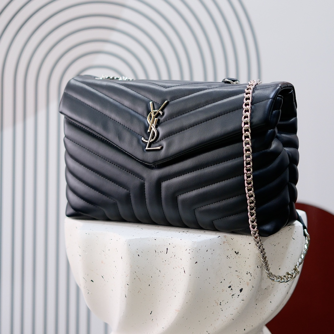 型号5313 银扣 黑扣 金扣
爆款小牛皮Loulou真皮超大号单肩包来自 S*int*re*t.设计细