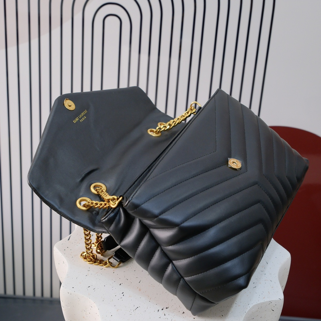 型号5313 银扣 黑扣 金扣
爆款小牛皮Loulou真皮超大号单肩包来自 S*int*re*t.设计细