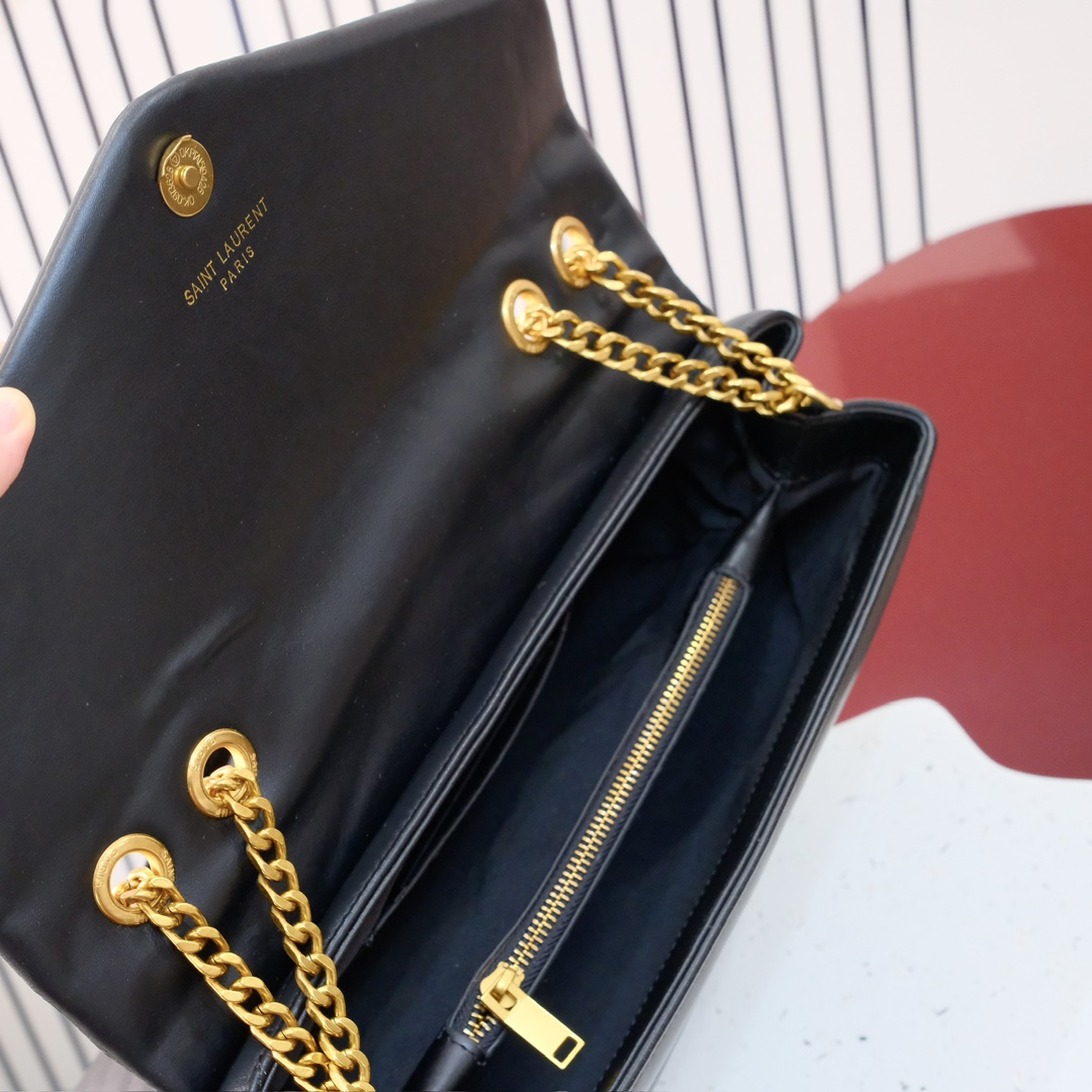 型号5313 银扣 黑扣 金扣
爆款小牛皮Loulou真皮超大号单肩包来自 S*int*re*t.设计细