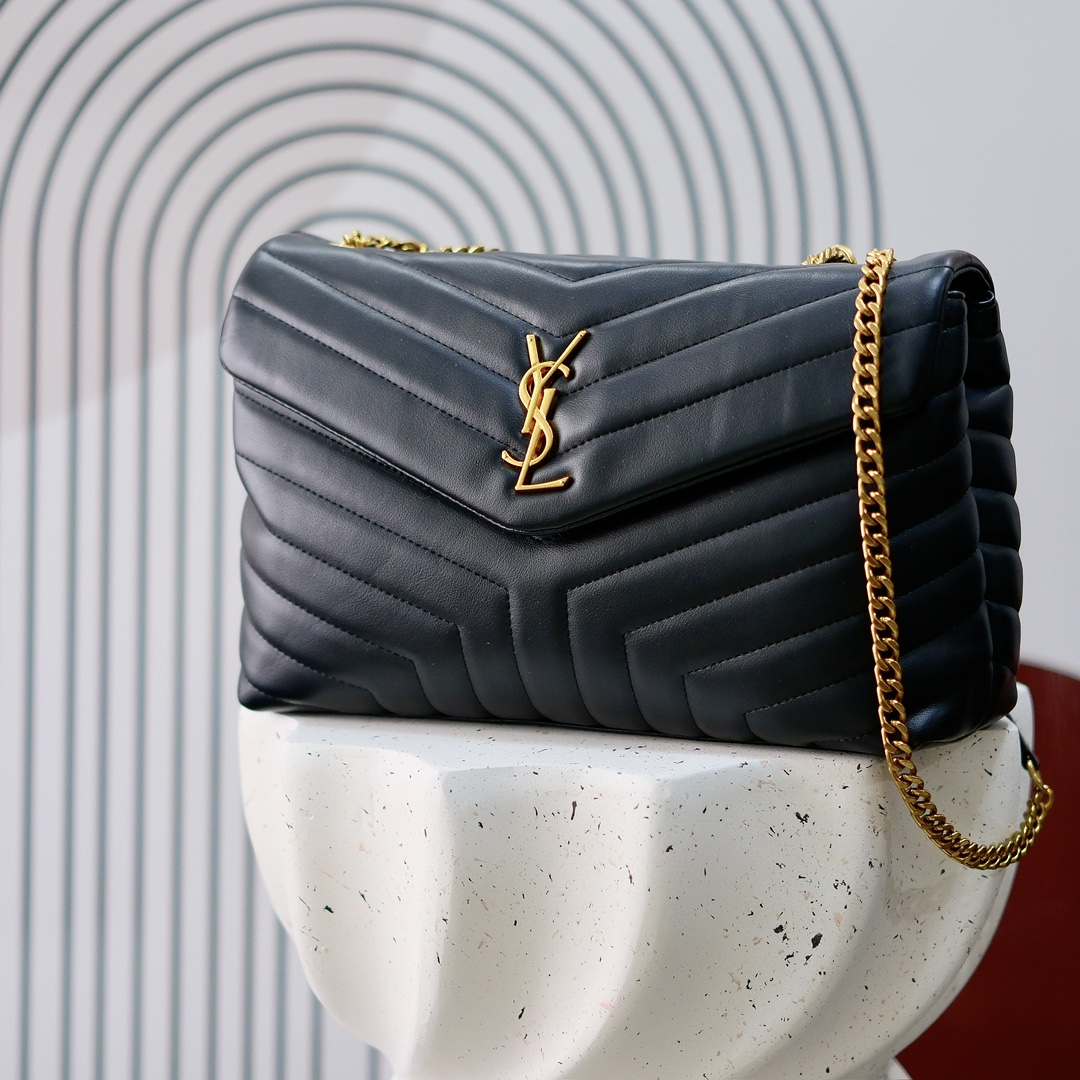 型号5313 银扣 黑扣 金扣
爆款小牛皮Loulou真皮超大号单肩包来自 S*int*re*t.设计细