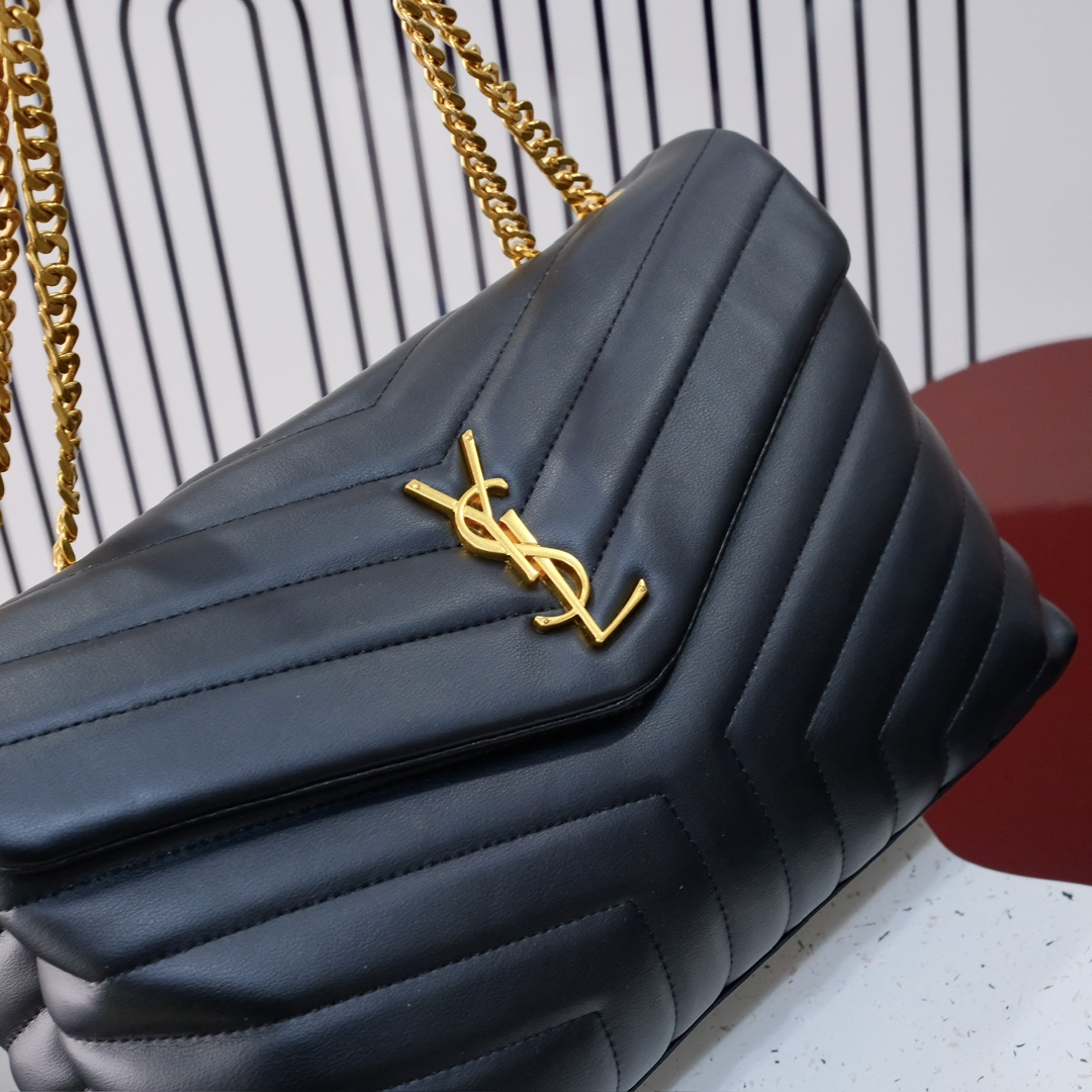 型号5313 银扣 黑扣 金扣
爆款小牛皮Loulou真皮超大号单肩包来自 S*int*re*t.设计细