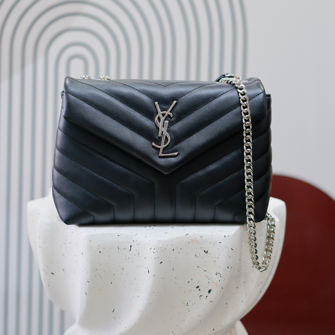 型号5312#银扣
尺寸：25x18x10cm
爆款小牛皮Loulou真皮中号单肩包来自 Saintar