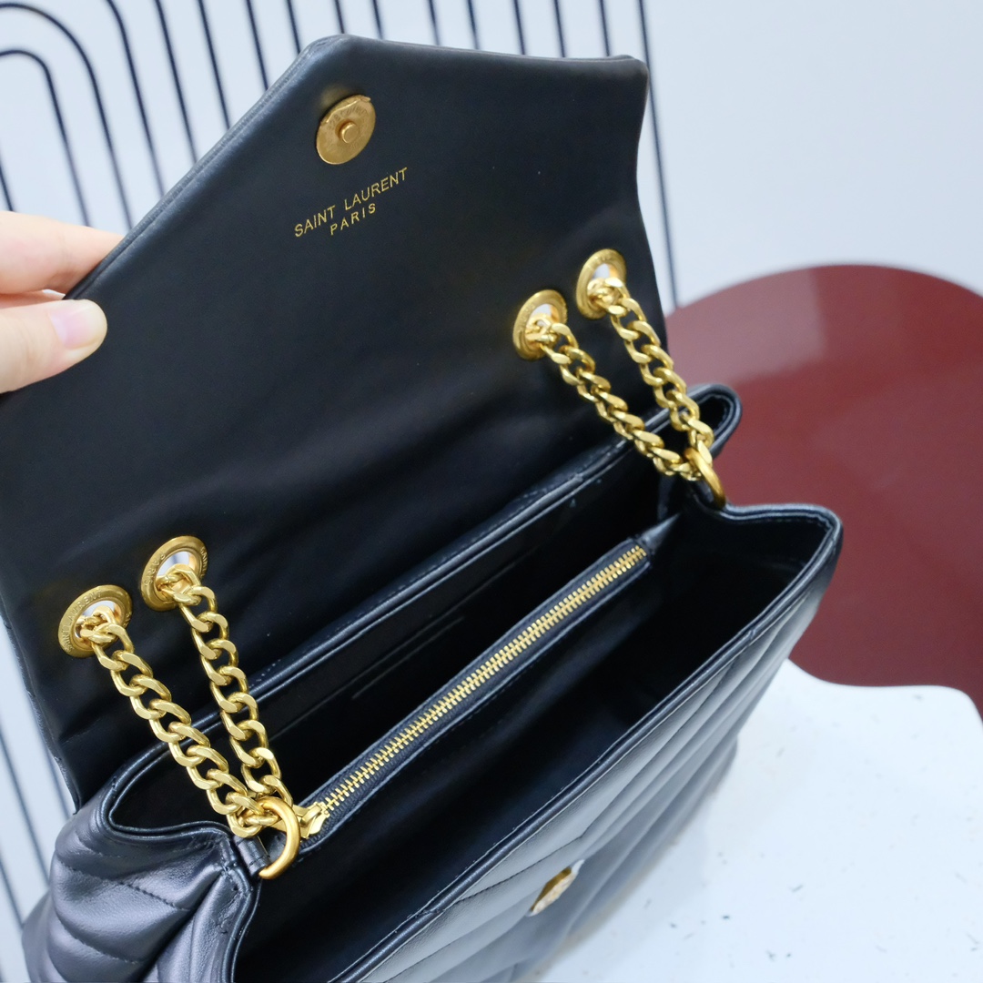 型号5312#金扣
尺寸：25x18x10cm
爆款小牛皮Loulou真皮中号单肩包来自 Saintar