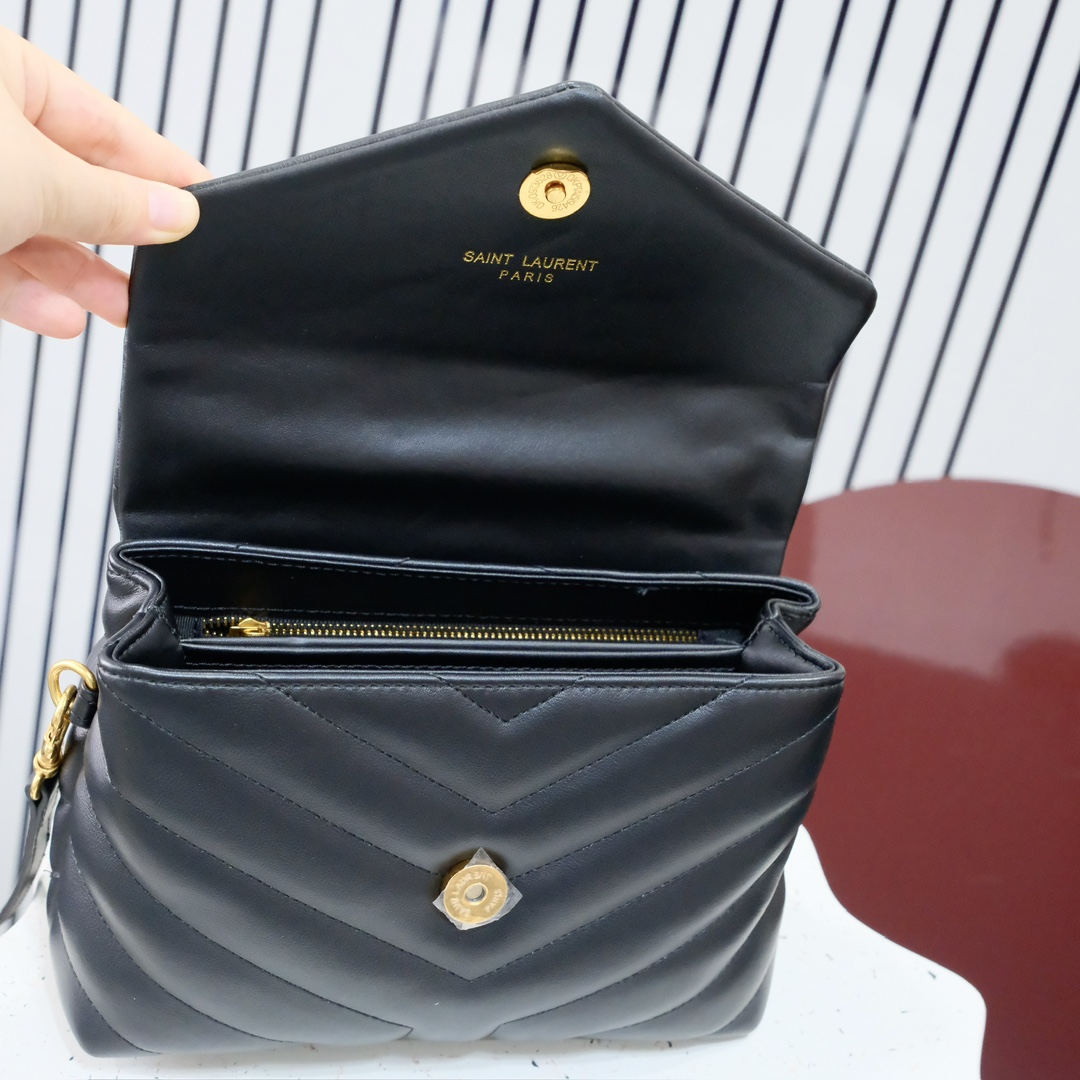 款号：5311   黑扣 银扣 金扣
LOULOU PUFFER 绗缝小羊皮包，100%小羊皮制作，手感