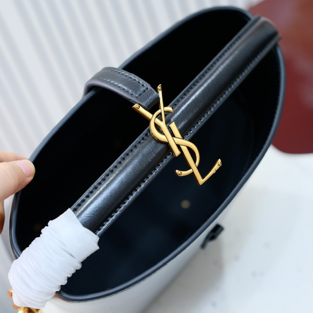 编号8152
迷你Y*L 圣*兰 Rose同款 包身是不容易变形的牛皮，手感很好，浅古铜色原版金属配件，