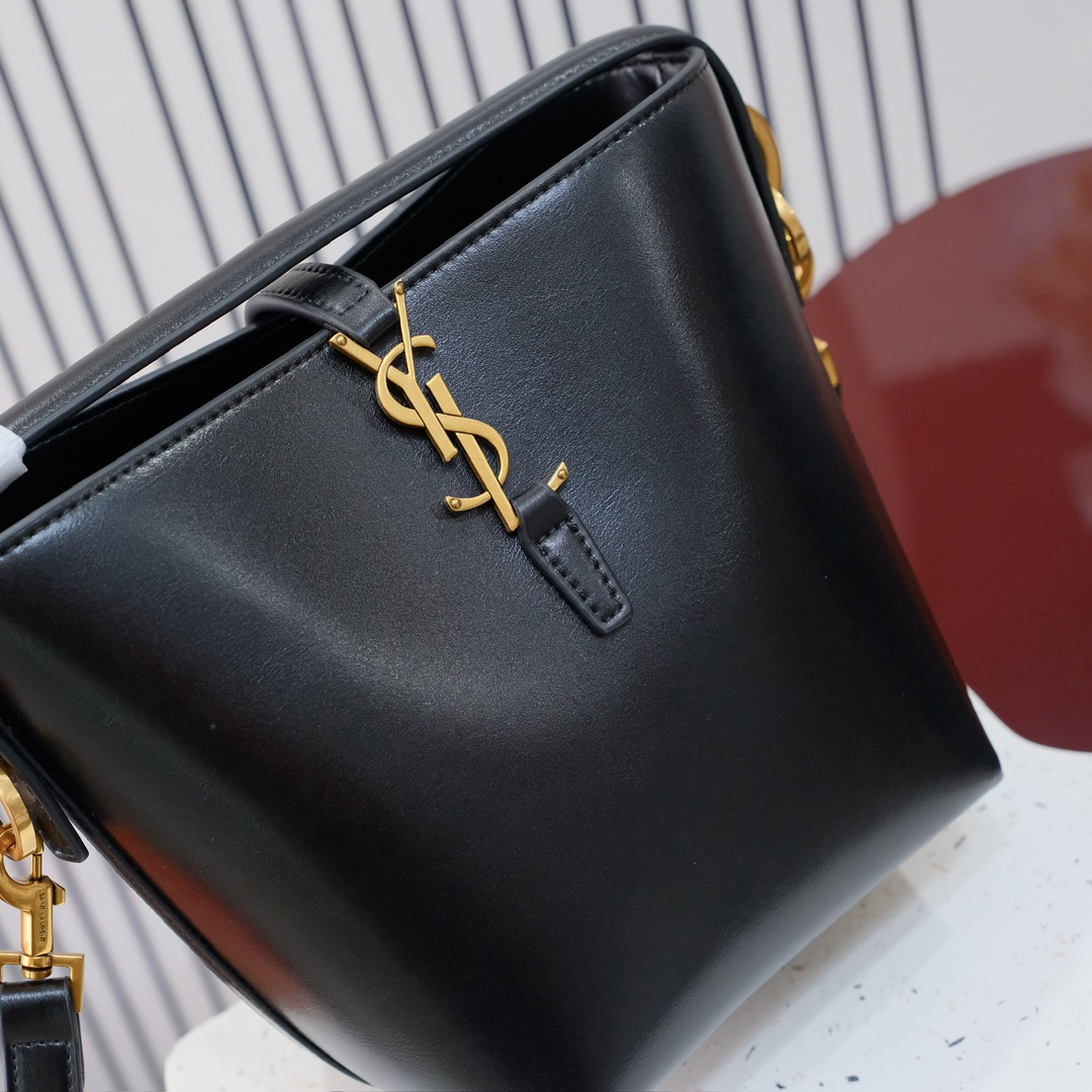 编号8152
迷你Y*L 圣*兰 Rose同款 包身是不容易变形的牛皮，手感很好，浅古铜色原版金属配件，