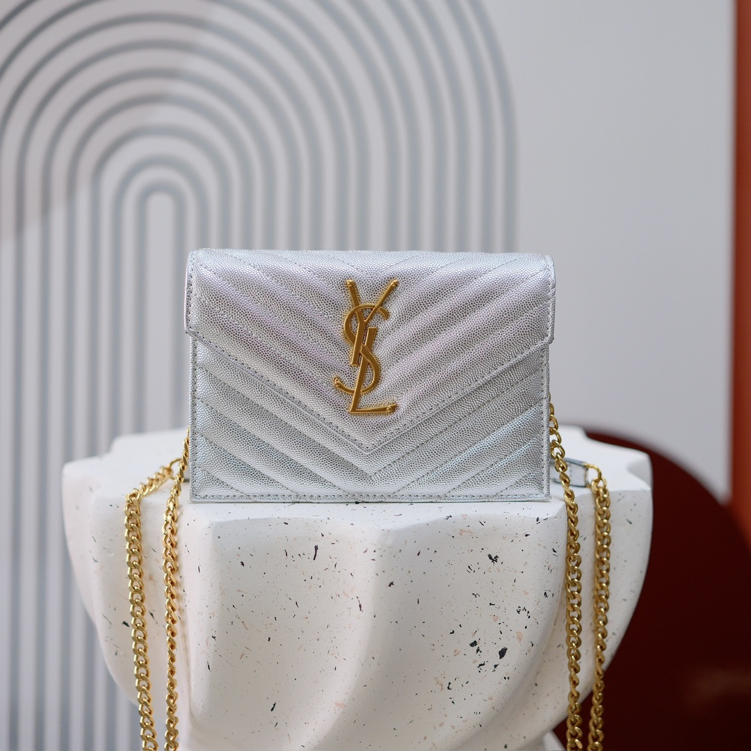 型号：6889 银色金扣
尺寸：19*11.5*4cm
S*int L*ur*nt 小号信封包，最新鱼子