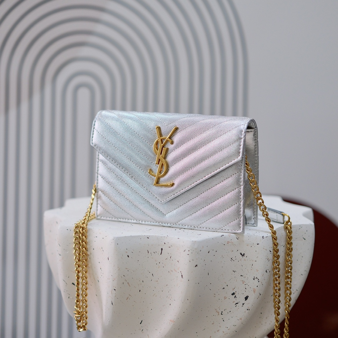 型号：6889 银色金扣
尺寸：19*11.5*4cm
S*int L*ur*nt 小号信封包，最新鱼子