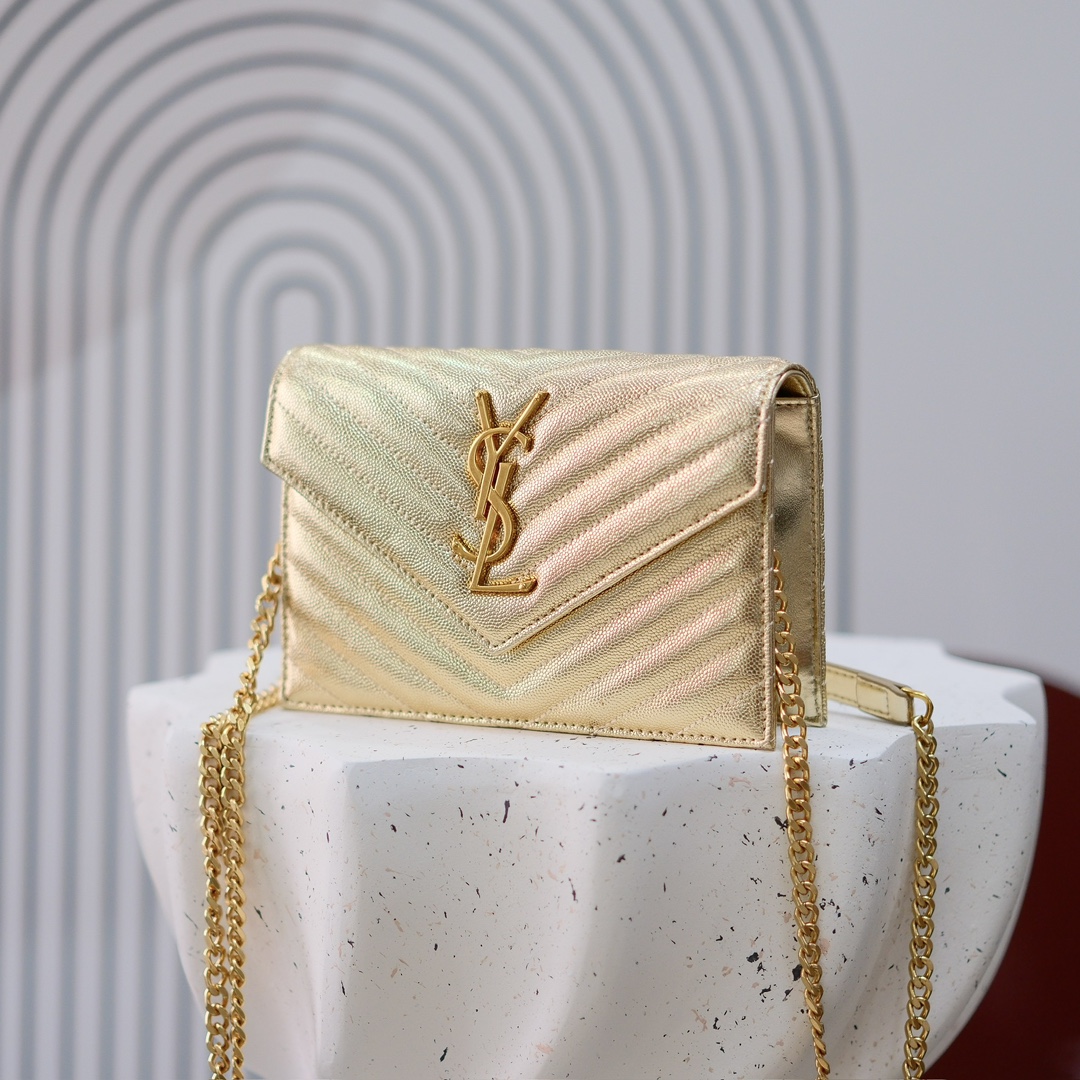 型号：6889 杏色金扣
尺寸：19*11.5*4cm
S*int L*ur*nt 小号信封包，最新鱼子