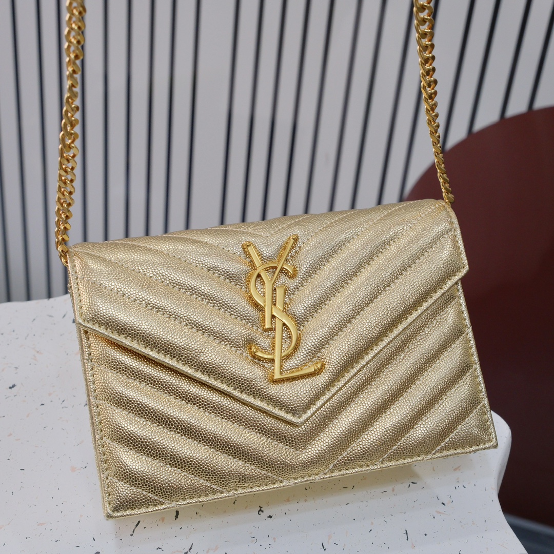 型号：6889 杏色金扣
尺寸：19*11.5*4cm
S*int L*ur*nt 小号信封包，最新鱼子