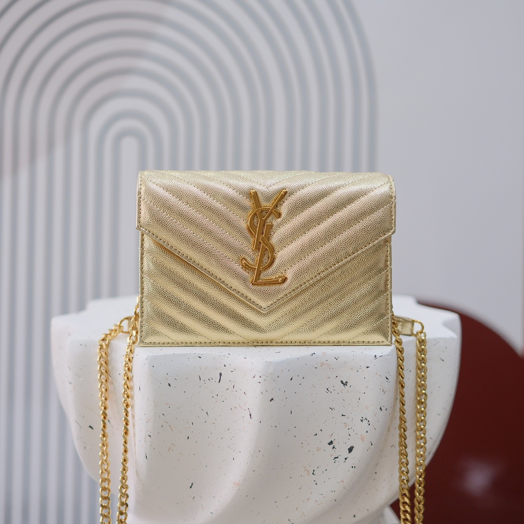 型号：6889 杏色金扣
尺寸：19*11.5*4cm
S*int L*ur*nt 小号信封包，最新鱼子