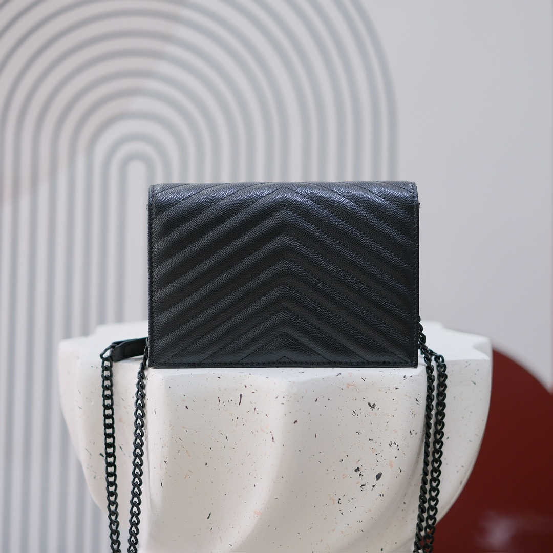 型号：6889 黑扣
尺寸：19*11.5*4cm
S*int L*ur*nt 小号信封包，最新鱼子酱配