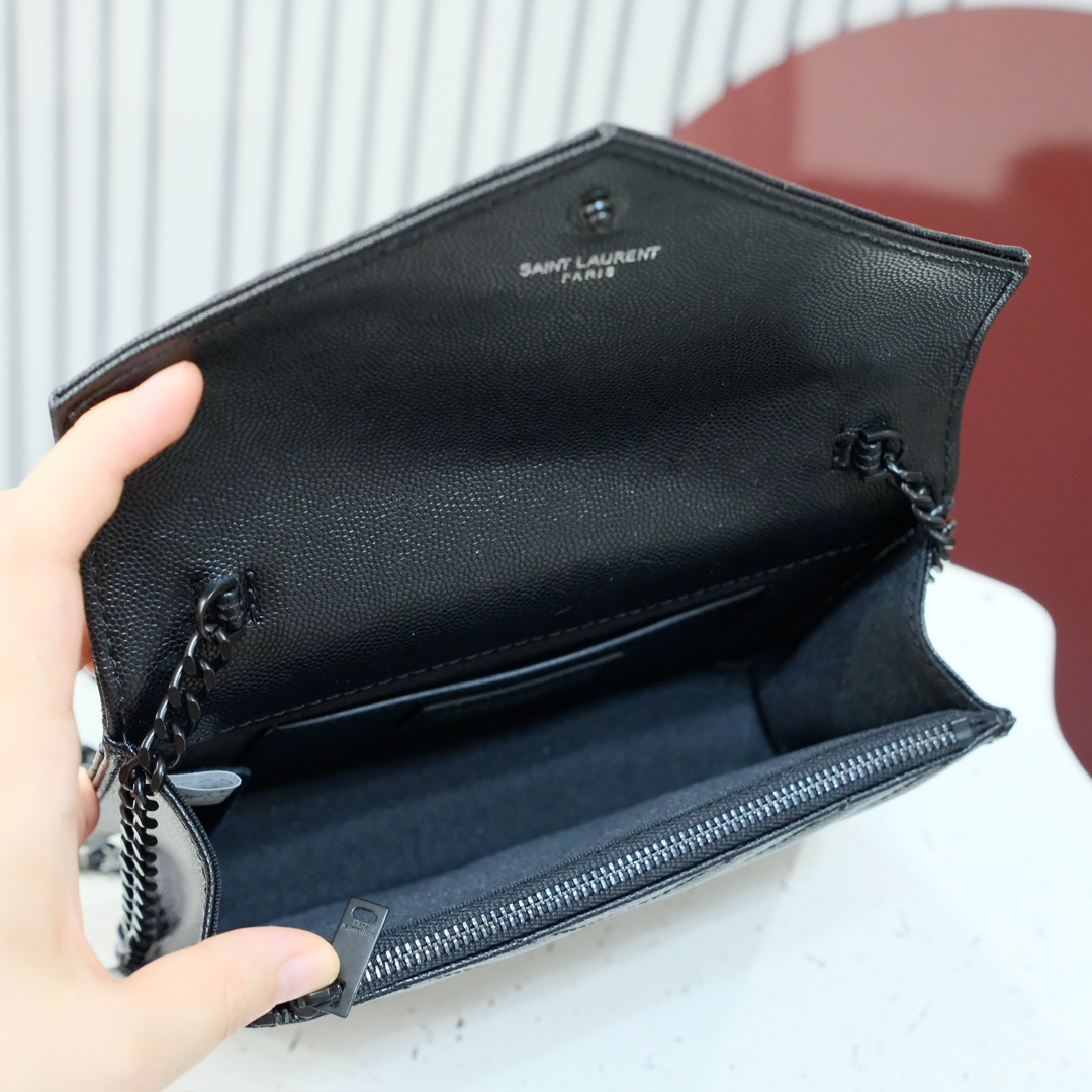 型号：6889 黑扣
尺寸：19*11.5*4cm
S*int L*ur*nt 小号信封包，最新鱼子酱配