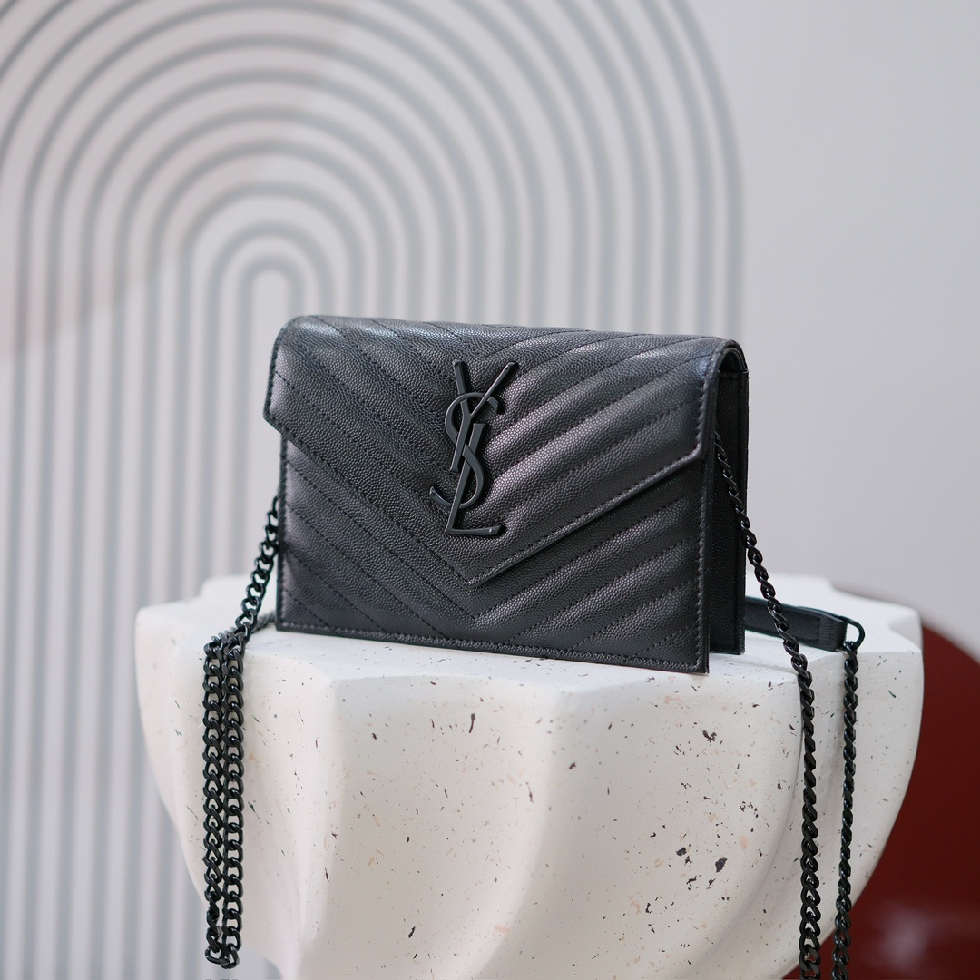 型号：6889 黑扣
尺寸：19*11.5*4cm
S*int L*ur*nt 小号信封包，最新鱼子酱配