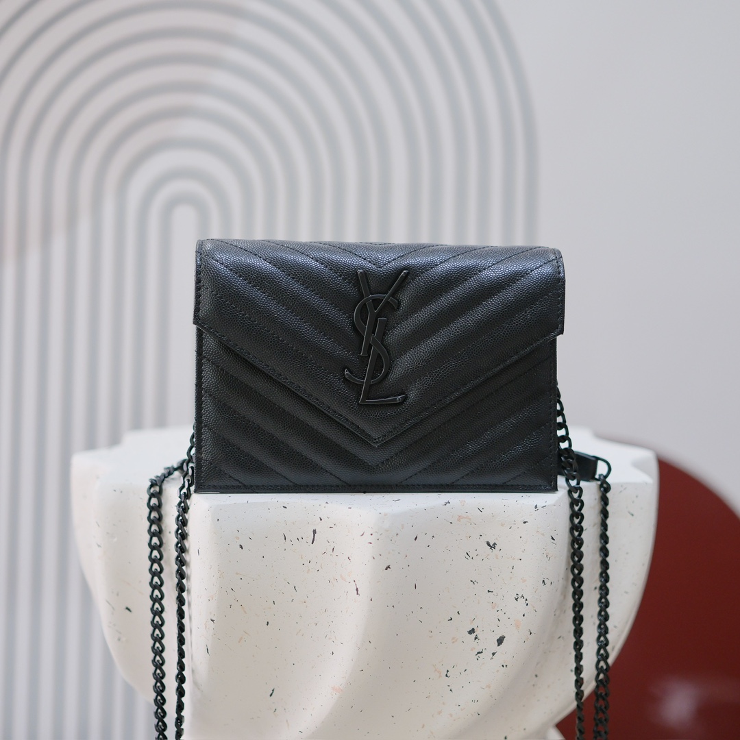 型号：6889 黑扣
尺寸：19*11.5*4cm
S*int L*ur*nt 小号信封包，最新鱼子酱配