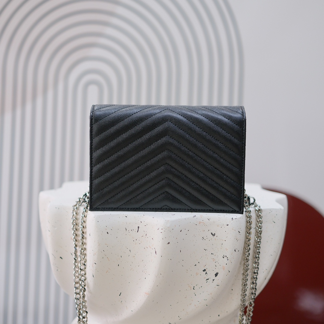 型号：6889 银扣
尺寸：19*11.5*4cm
S*int L*ur*nt 小号信封包，最新鱼子酱配