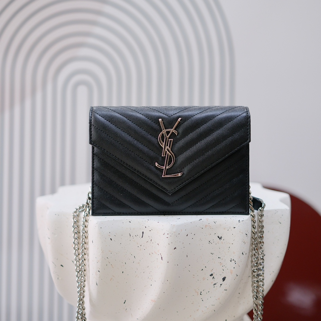 型号：6889 银扣
尺寸：19*11.5*4cm
S*int L*ur*nt 小号信封包，最新鱼子酱配