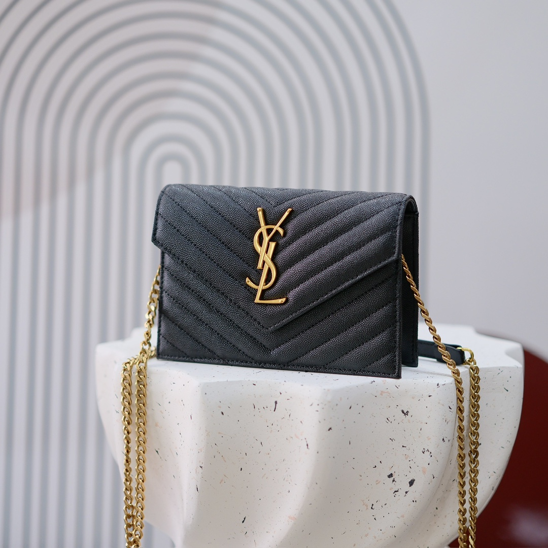 型号：6889 金扣
尺寸：19*11.5*4cm
S*int L*ur*nt 小号信封包，最新鱼子酱配