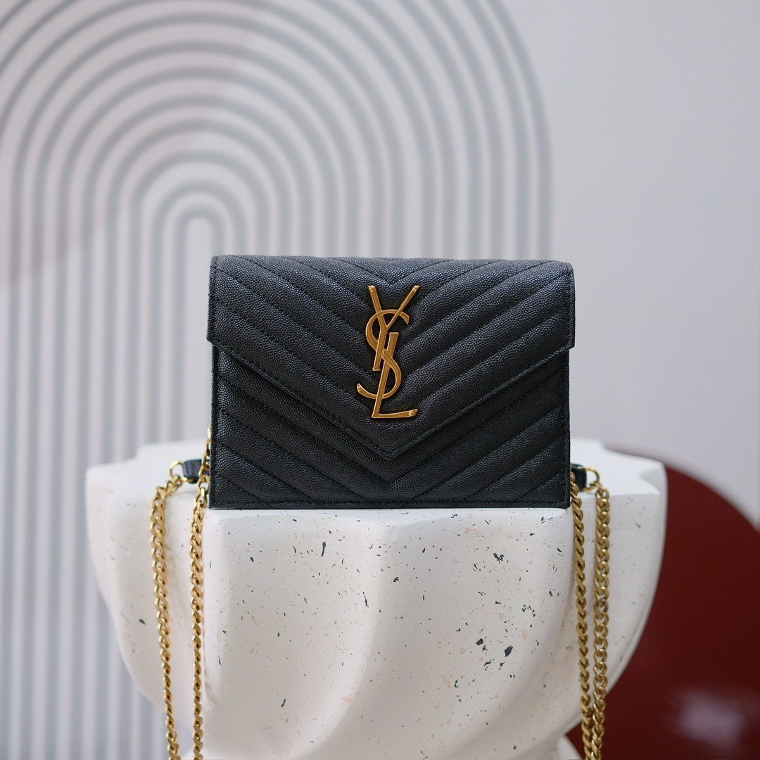 型号：6889 金扣
尺寸：19*11.5*4cm
S*int L*ur*nt 小号信封包，最新鱼子酱配