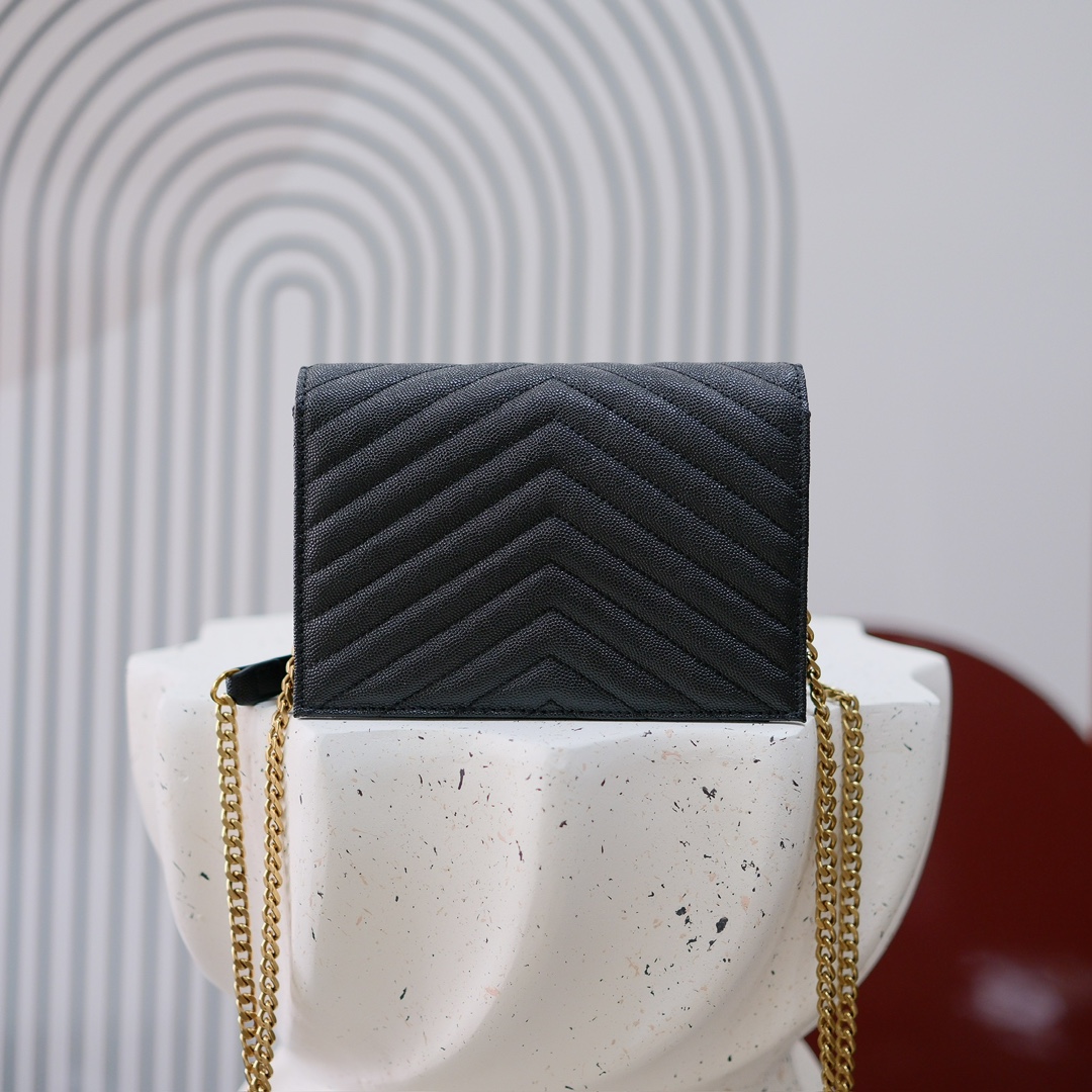 型号：6889 金扣
尺寸：19*11.5*4cm
S*int L*ur*nt 小号信封包，最新鱼子酱配