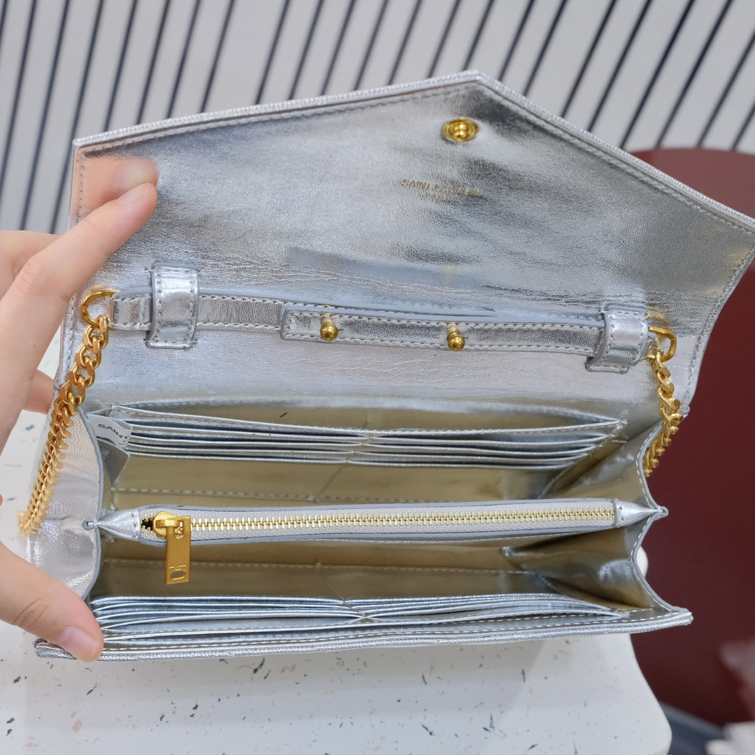 型号：6886  银色金扣   
尺寸22.5x14x4cm
Y*L超级无敌实用的一款小包  鱼子酱小牛