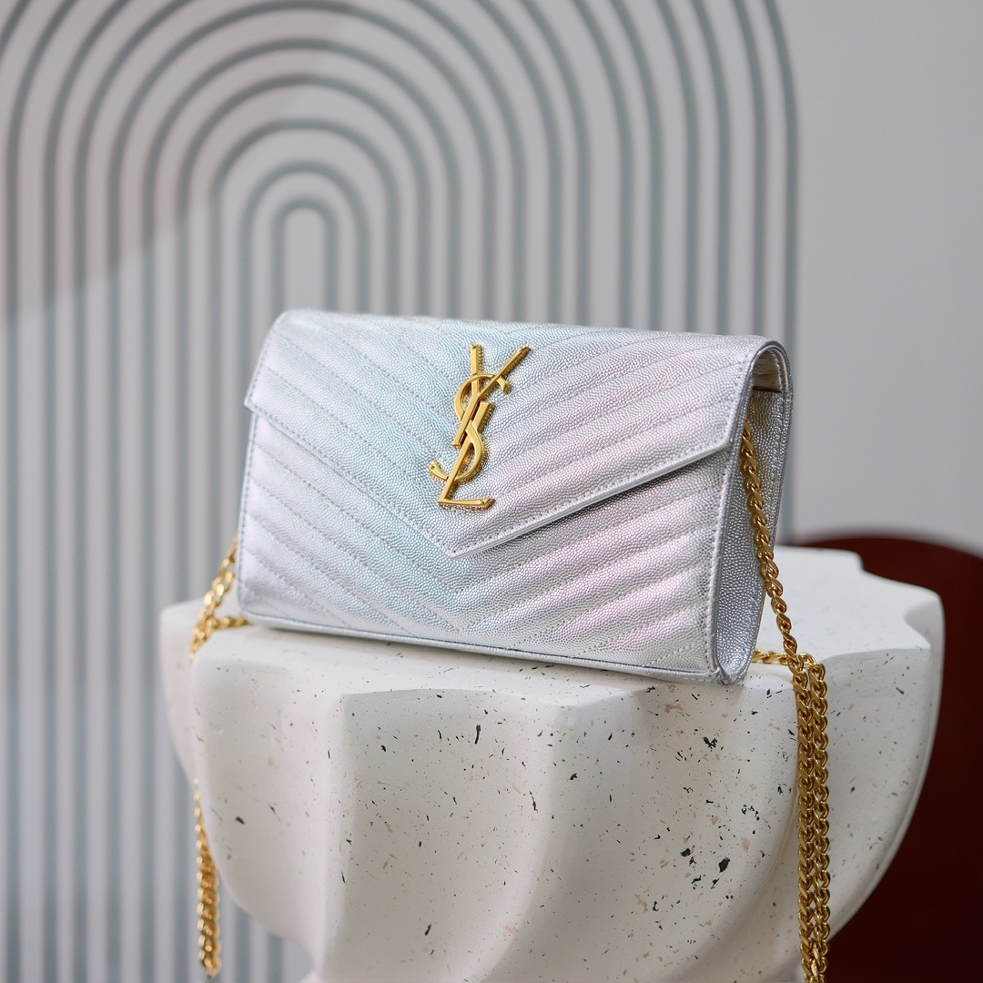 型号：6886  银色金扣   
尺寸22.5x14x4cm
Y*L超级无敌实用的一款小包  鱼子酱小牛