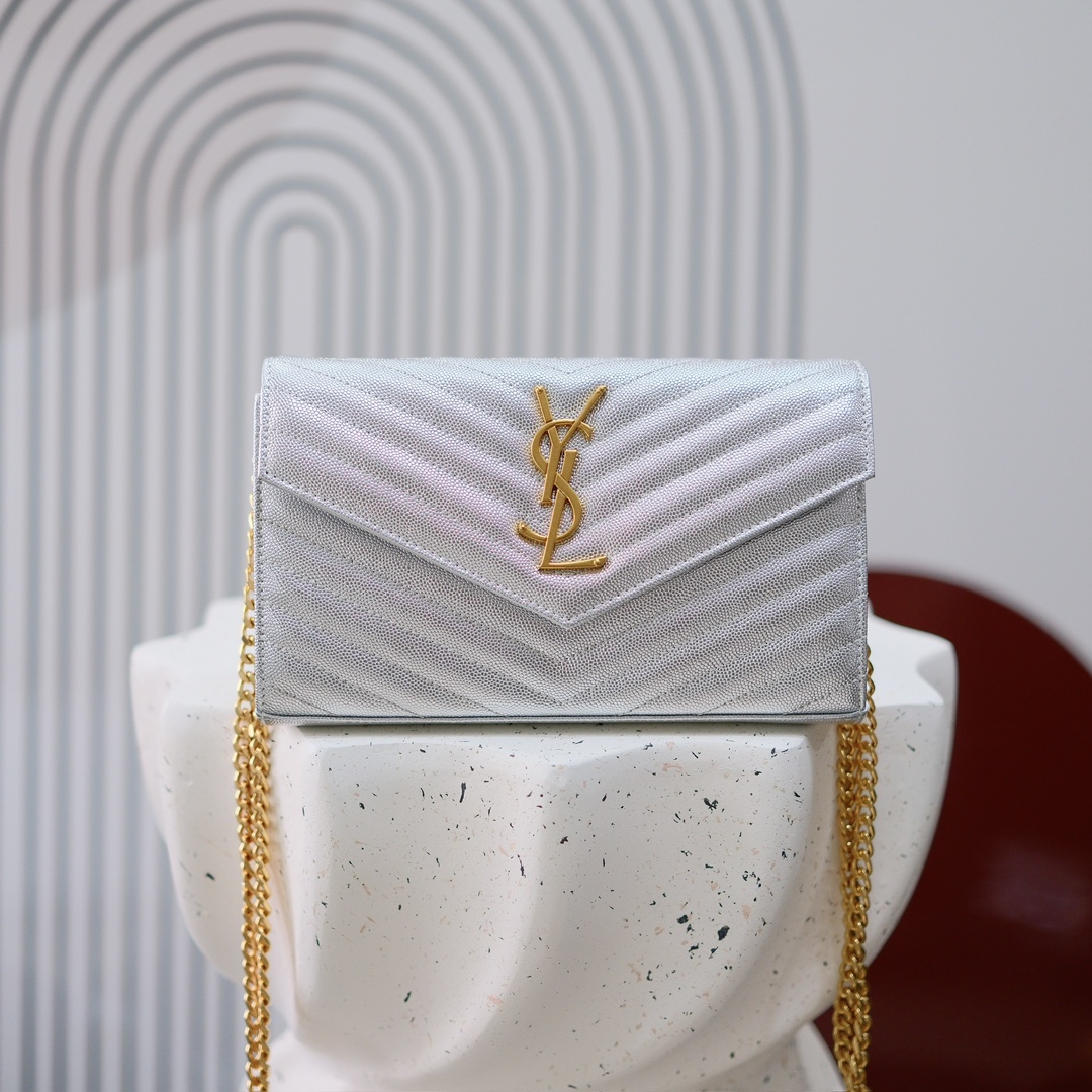 型号：6886  银色金扣   
尺寸22.5x14x4cm
Y*L超级无敌实用的一款小包  鱼子酱小牛