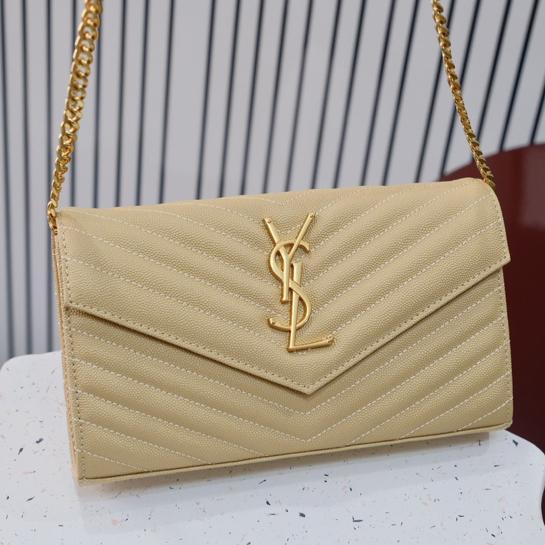 型号：6886  杏色金扣   
尺寸22.5x14x4cm
Y*L超级无敌实用的一款小包  鱼子酱小牛