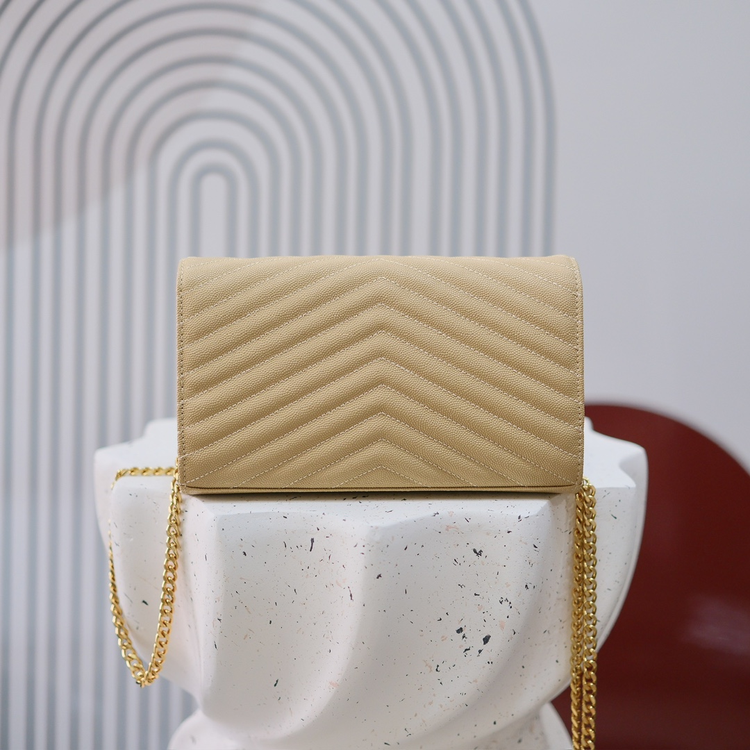 型号：6886  杏色金扣   
尺寸22.5x14x4cm
Y*L超级无敌实用的一款小包  鱼子酱小牛