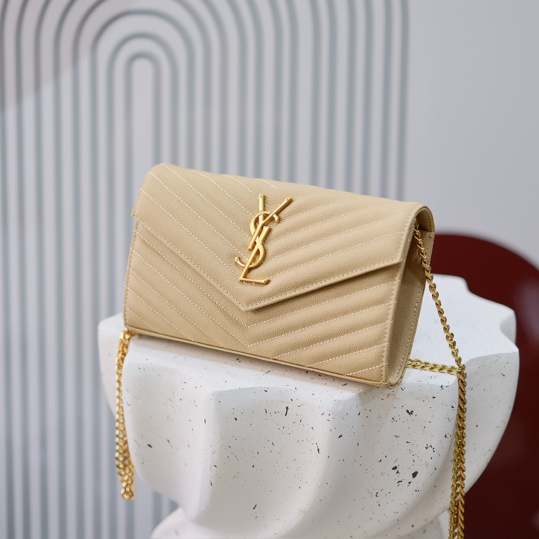 型号：6886  杏色金扣   
尺寸22.5x14x4cm
Y*L超级无敌实用的一款小包  鱼子酱小牛