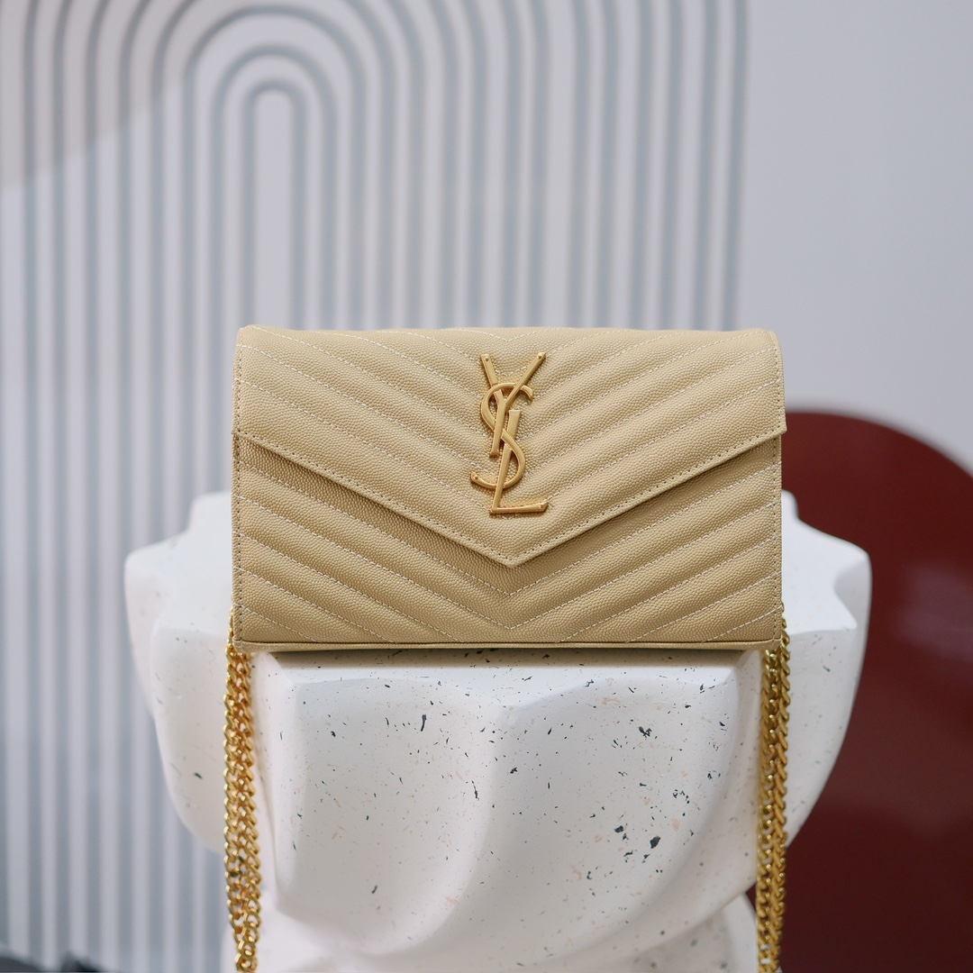 型号：6886  杏色金扣   
尺寸22.5x14x4cm
Y*L超级无敌实用的一款小包  鱼子酱小牛