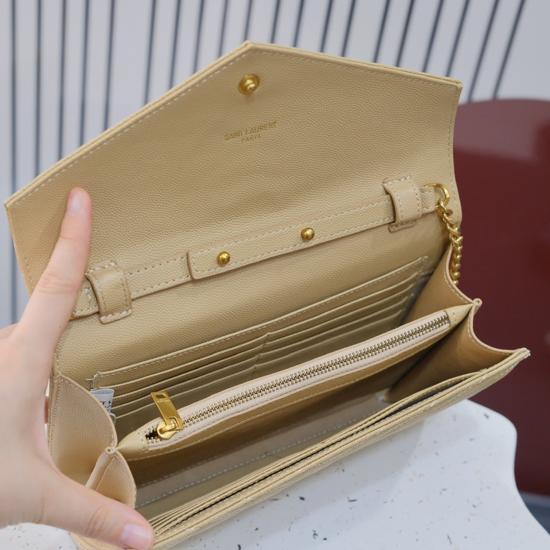 型号：6886  杏色金扣   
尺寸22.5x14x4cm
Y*L超级无敌实用的一款小包  鱼子酱小牛