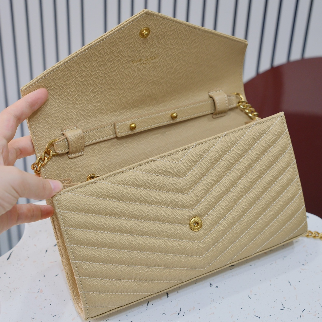 型号：6886  杏色金扣   
尺寸22.5x14x4cm
Y*L超级无敌实用的一款小包  鱼子酱小牛