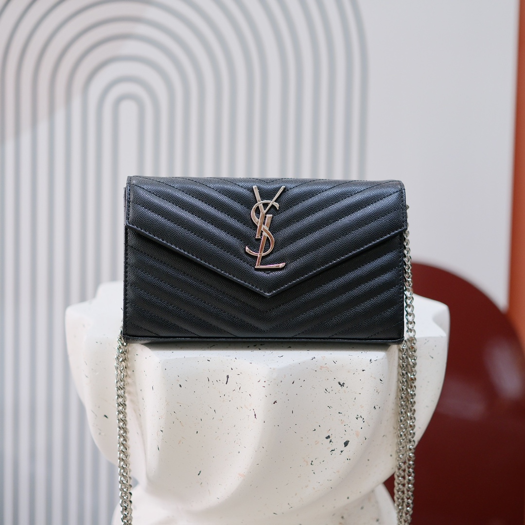 型号：6886  黑色银扣   
尺寸22.5x14x4cm
Y*L超级无敌实用的一款小包  鱼子酱小牛