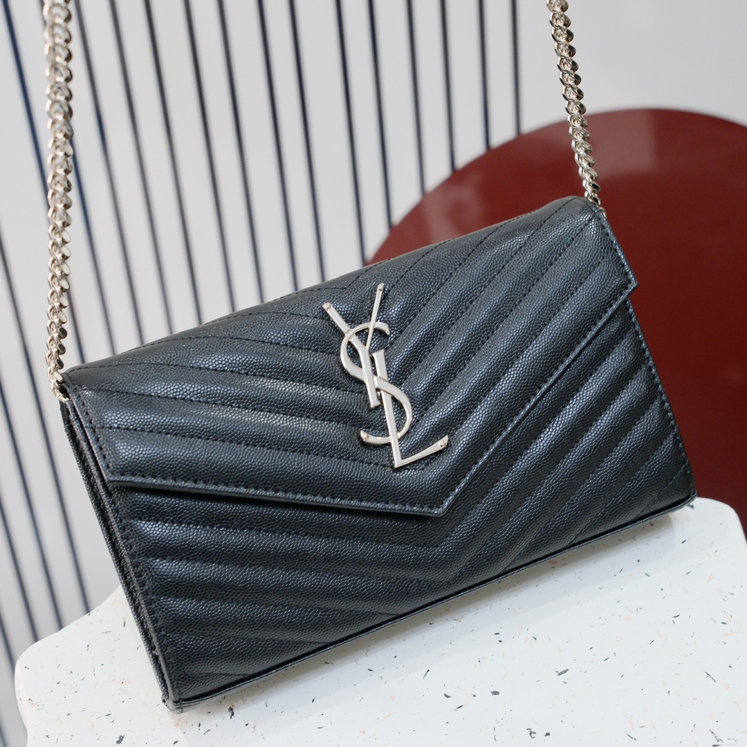 型号：6886  黑色银扣   
尺寸22.5x14x4cm
Y*L超级无敌实用的一款小包  鱼子酱小牛