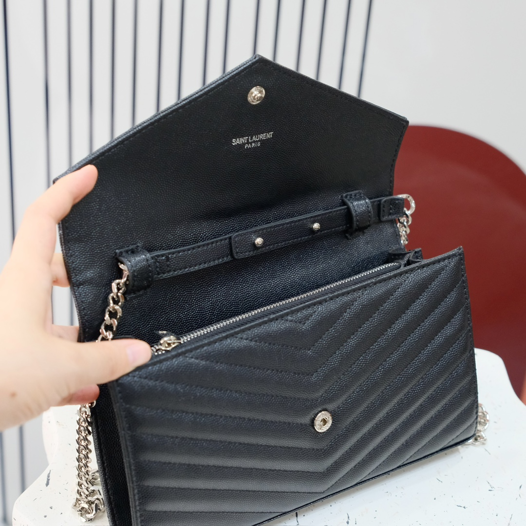 型号：6886  黑色银扣   
尺寸22.5x14x4cm
Y*L超级无敌实用的一款小包  鱼子酱小牛