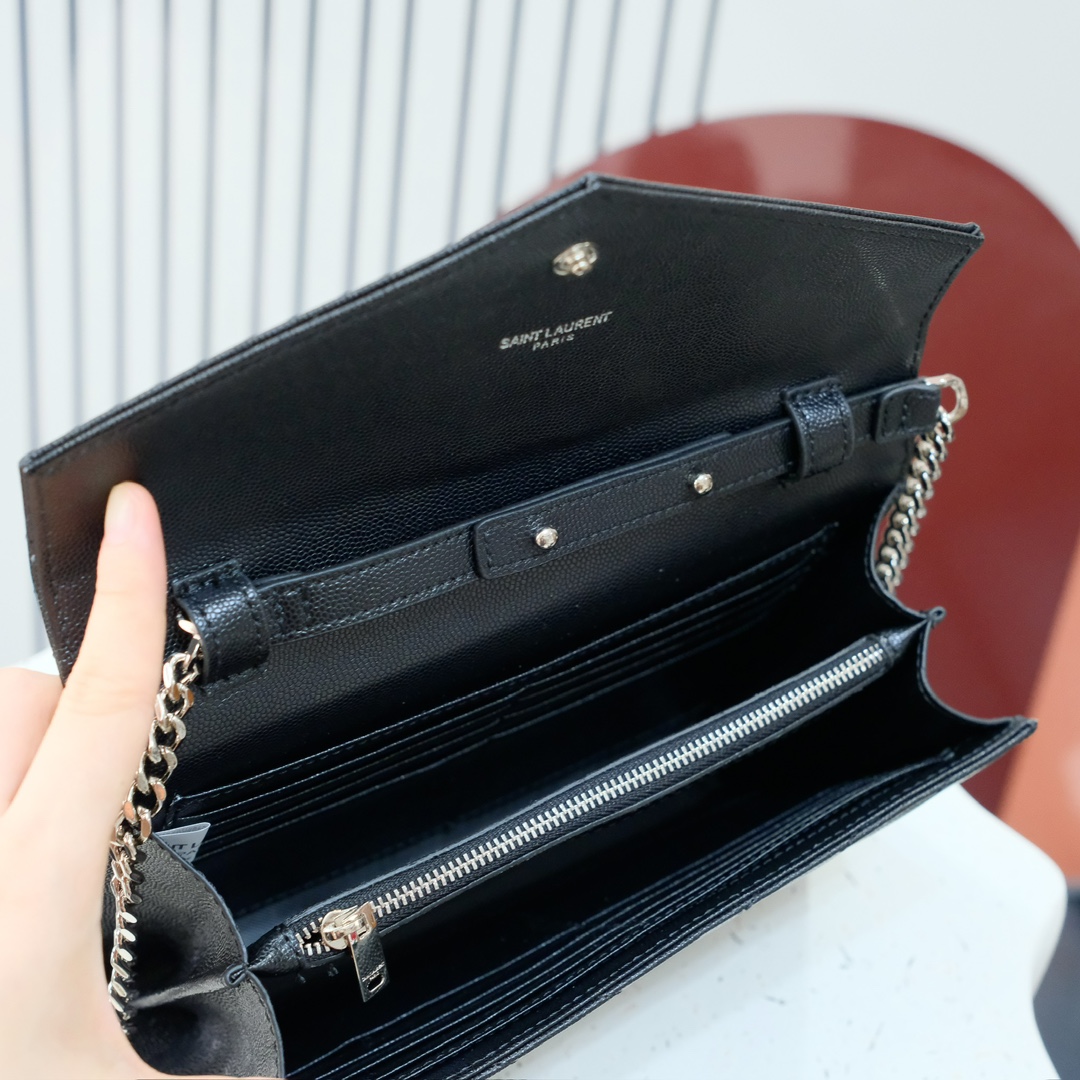 型号：6886  黑色银扣   
尺寸22.5x14x4cm
Y*L超级无敌实用的一款小包  鱼子酱小牛