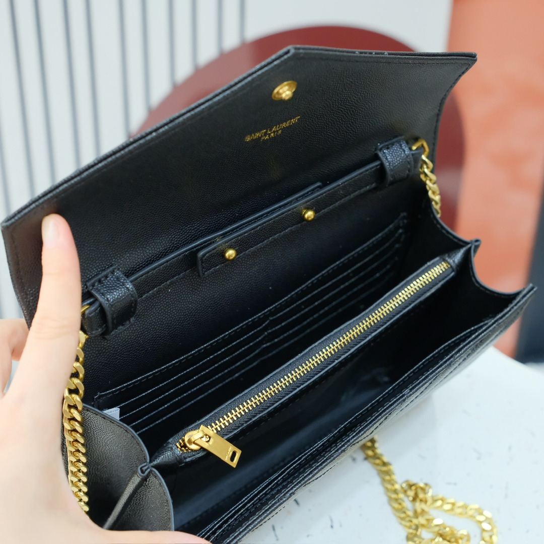 型号：6886  黑色金扣   
尺寸22.5x14x4cm
Y*L超级无敌实用的一款小包  鱼子酱小牛