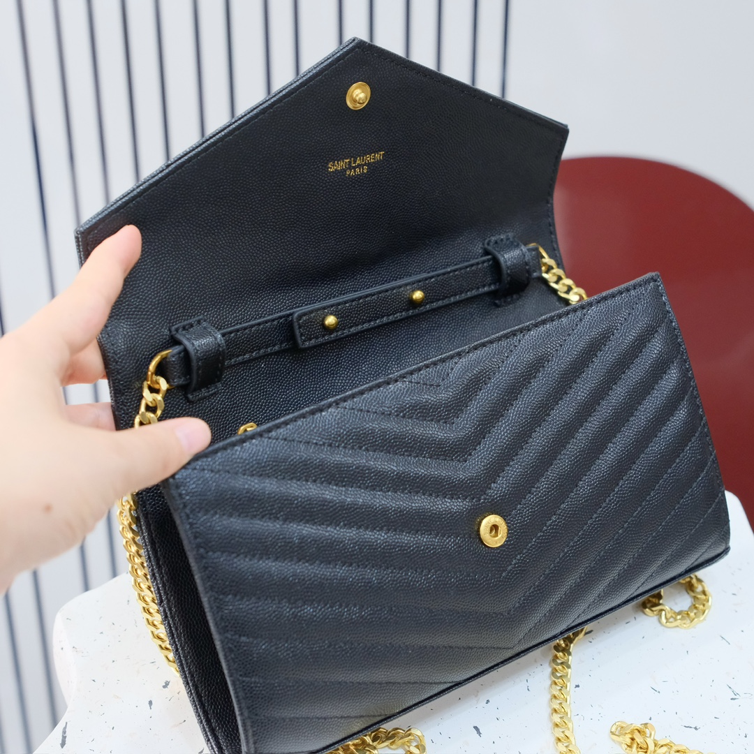 型号：6886  黑色金扣   
尺寸22.5x14x4cm
Y*L超级无敌实用的一款小包  鱼子酱小牛